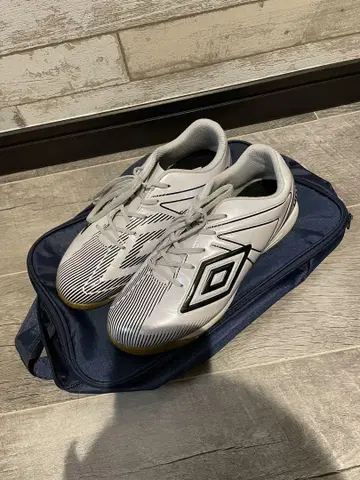 UMBRO 풋살화