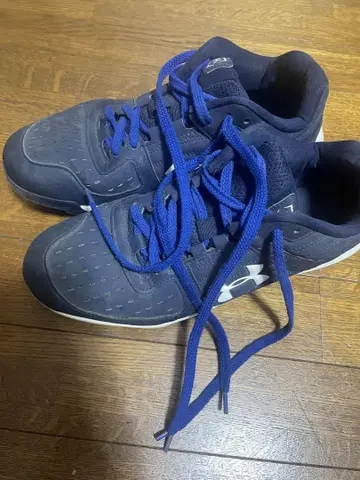Under Armour 네이비 스파이크 슈즈