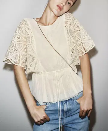 ZARA 아이보리 자수 레이스 반팔 블라우스