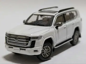 1/64 Toyota LAND CRUISER 300