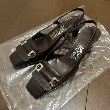 Ferragamo 슬링백 펌프스