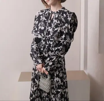 LADYMADE 레디메이드 바이컬러 파이핑 플리츠 원피스