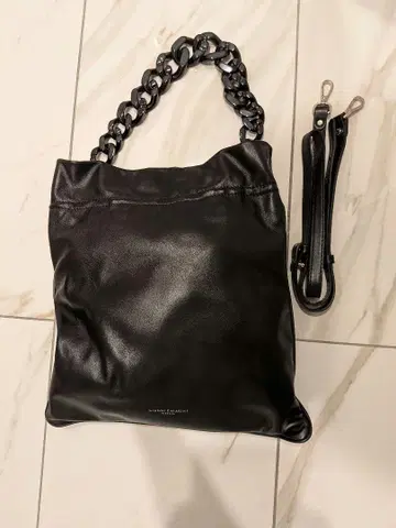 [ 새상품급 ] GIANNI CHIARINI 블랙 숄더백