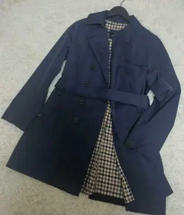 새상품급 Aquascutum 트렌치코트 네이비