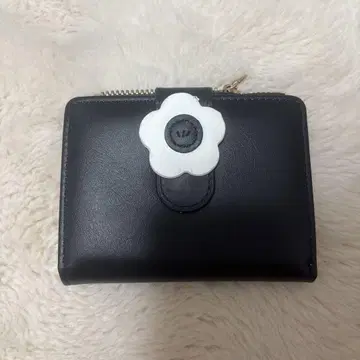 꽃 장식이 있는 블랙 이단 접이식 지갑