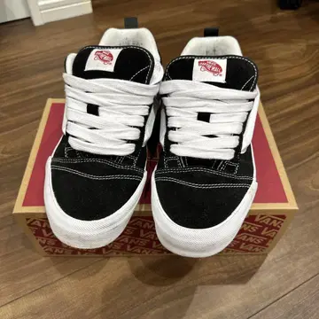VANS 스니커즈 블랙 화이트 뉴스쿨