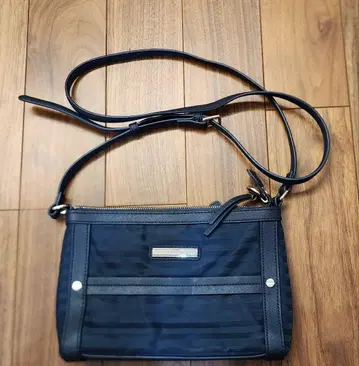 타미힐피거 / 네이비 숄더백 (소형, 거의 미사용)