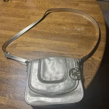 Michael Kors 실버 숄더백 골드