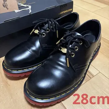 닥터마틴 3홀 블랙 블랙 빨간색 28cm
