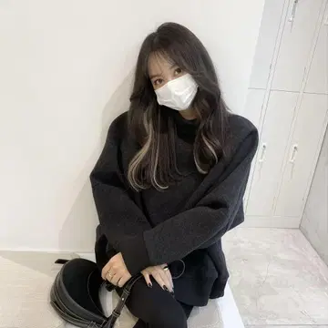 오버 사이즈 터틀넥 니트 블랙 mavimoon