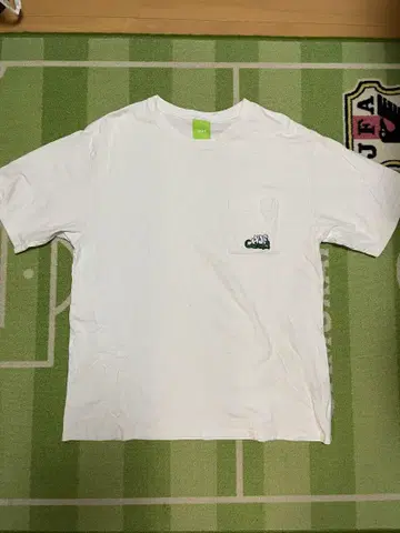 HUF 화이트 포켓 부착 원 포인트 티셔츠