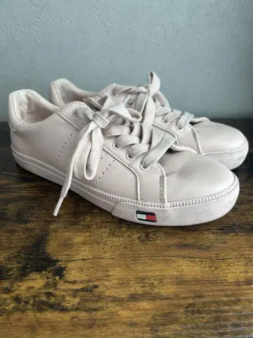 Tommy Hilfiger 성인 핑크 가죽 로고 스니커즈