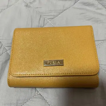 FURLA 삼단 접이식 지갑 금 플레이트 새상품급