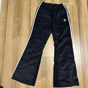 adidas 코듀로이 블랙 팬츠