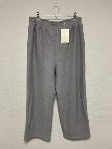 cantate 2025 모델 '칸타타 Fluffy Wide Pants
