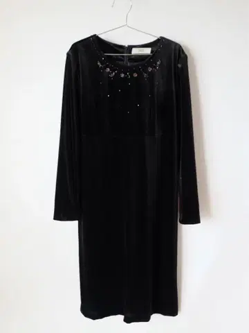 USED 구제 의류 블랙 벨로아 꽃 비즈 자수 원피스