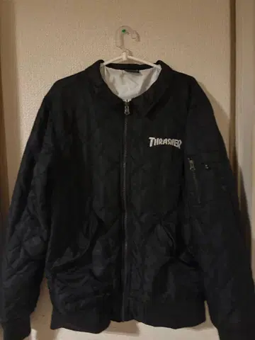 THRASHER 퀼팅 자켓 블랙