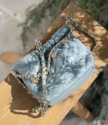 미사용 새상품 EVRIS 퀼팅 모티브 체인 BAG