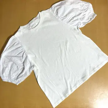 미사용 새상품 ROSIEE 상의 티셔츠 리브 절개