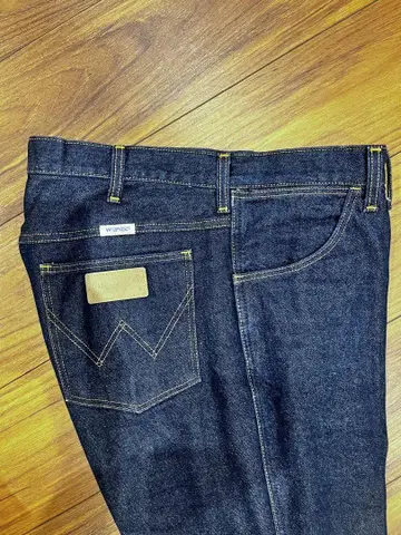 당일 발송 Wrangler 다크 블루 플레어 청바지