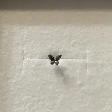 한정 가격*플라티나 버터플라이 하프 귀걸이