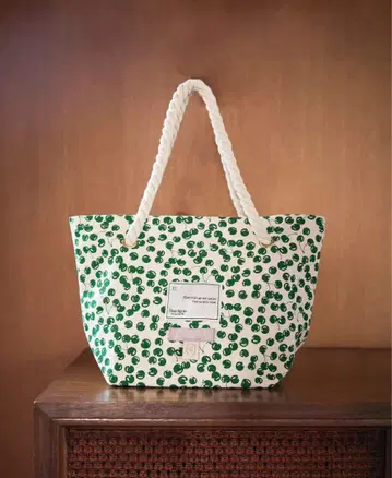 Her lip to HLT Cherry Tote Bag green
