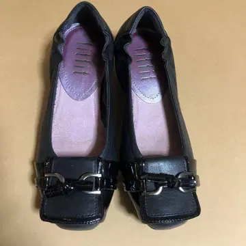 블랙 발레 슈즈 금장 장식 포함