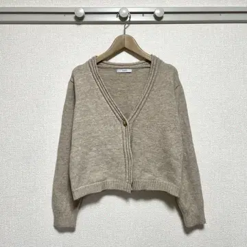 [새상품급] calin(카란) 숏 기장 가디건 V넥 가디건