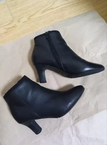 천연 가죽 블랙 가죽 부티 22.5cm