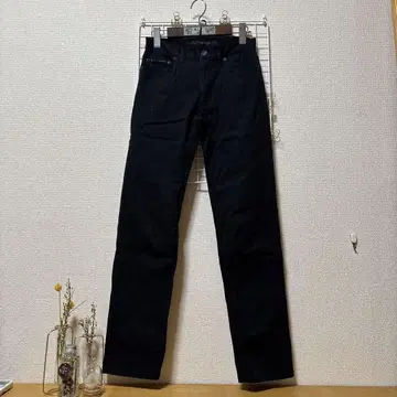 블랙 슬림핏 데님 팬츠
