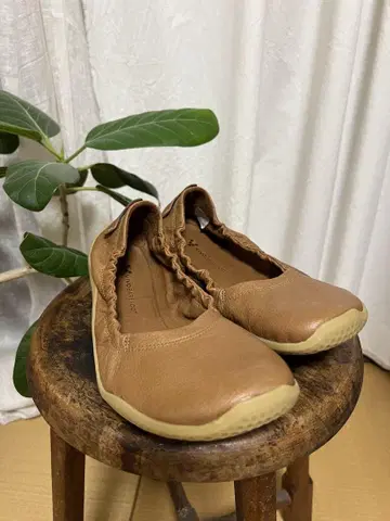 브라운 플랫슈즈