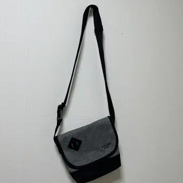 BEAMS HEART 숄더백 그레이/블랙