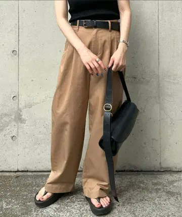 카멜 투 턱 와이드 스트레이트 친팬