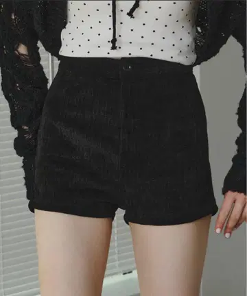 SHAGGIE 모노그램 타이트 하이웨스트 숏팬츠