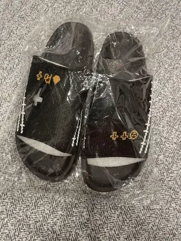 요네즈켄시 공상 샌들