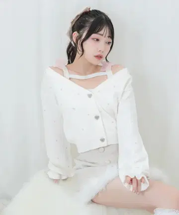 Honey Cinnamon 하트 자수 가디건 화이트 컬러 화이트 프릴