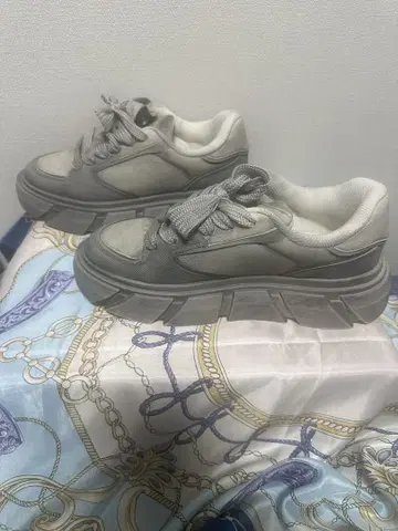 ZARA 통굽 그레이 스니커즈