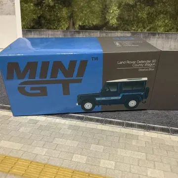 MINI GT Land Rover Defender 90