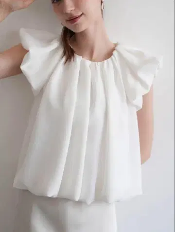 [ 미개봉 새상품 ] Acka drape volume tops