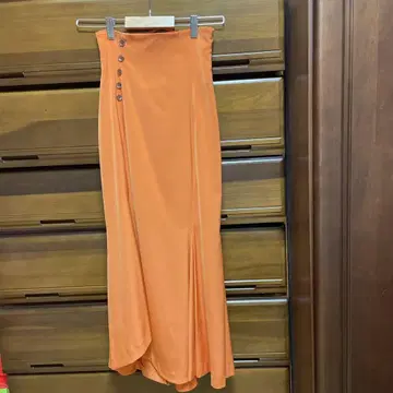 릴리 브라 오렌지 롱 스커트 버튼 개더