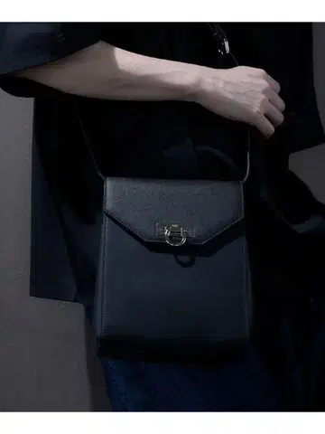 새상품급 [ HARE ] 플랩 숄더백 Black 정가:7700엔
