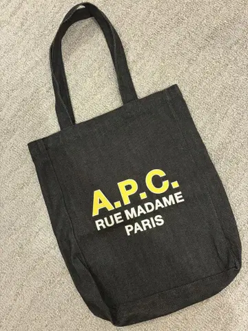 A.P.C. 토트백