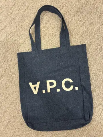 A.P.C. 토트백