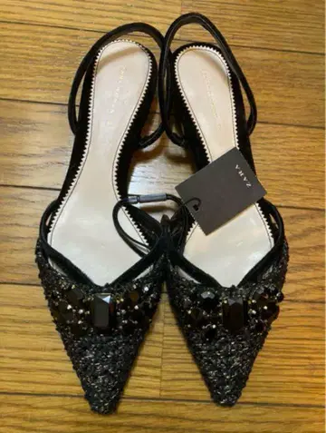 [ 새상품 ] ZARA 비쥬 장식 블랙 슬링백 펌프스 39