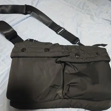 UNTRACK 블랙 나일론 헬멧 숄더백