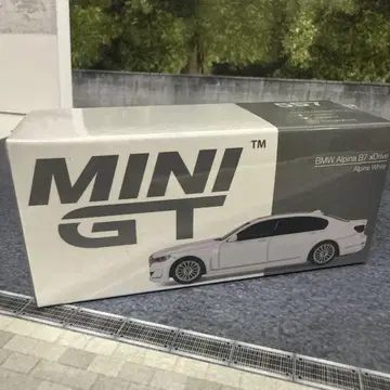 MINI GT BMW Alpina B7xDrive Alpine White