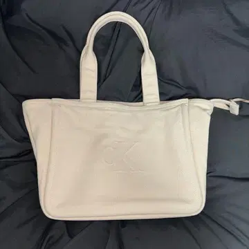 Calvin Klein 아이보리 핸드백