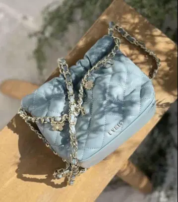 미사용 새상품 EVRIS 퀼팅 모티브 체인 BAG