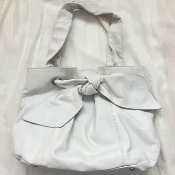 FURLA 화이트 리본 핸드백