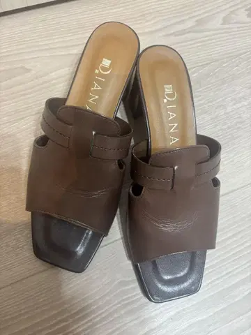 DIANA 브라운 샌들 M 사이즈